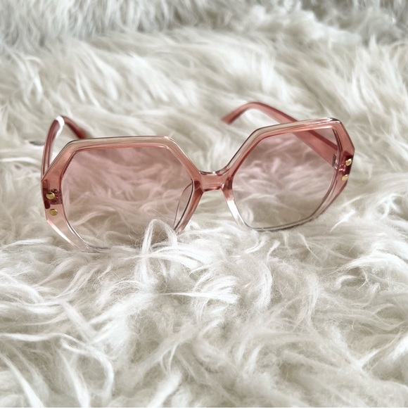 Back in stock soon! UO Willow Hexagon Sunglasses in Pink: Retro Reverie - Picture 13 of 14